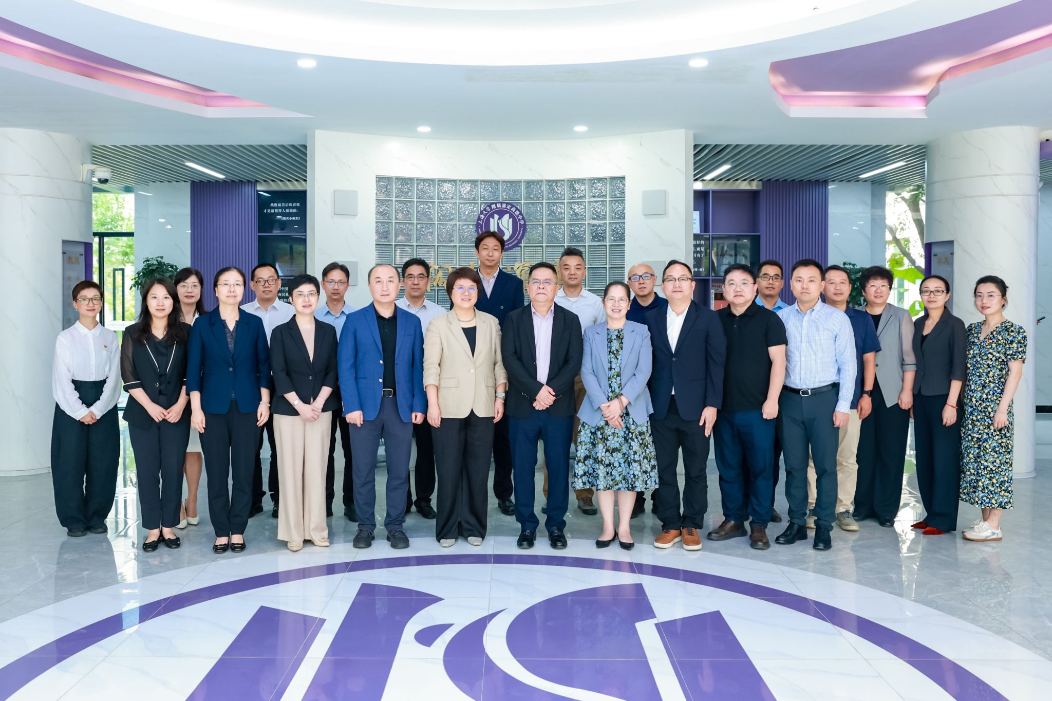 欧博app官方嘉定基础教育集团签约仪式（合影）.jpeg