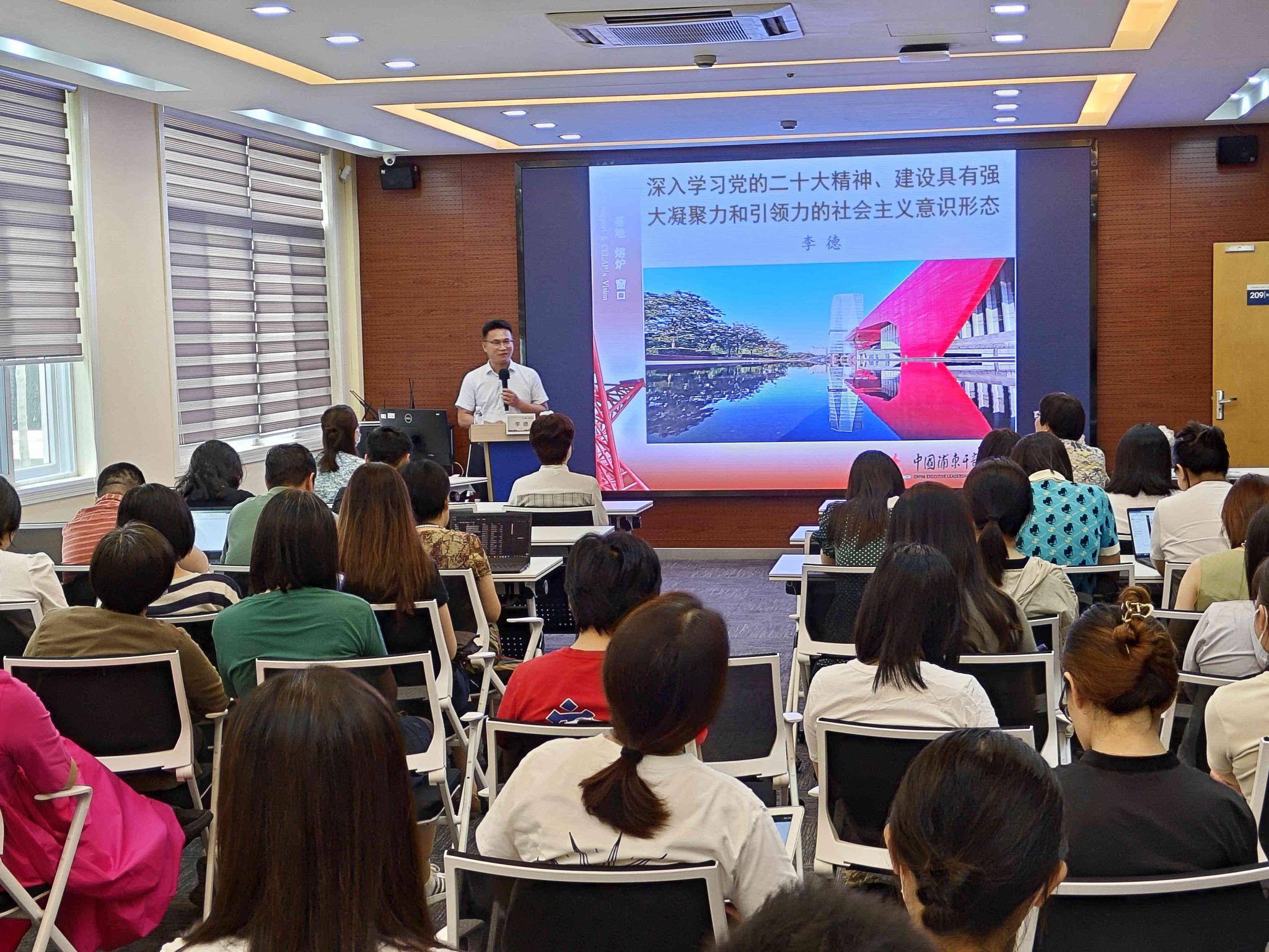 72e7ad37cfb965a03f9145325a63e65_副本.jpg