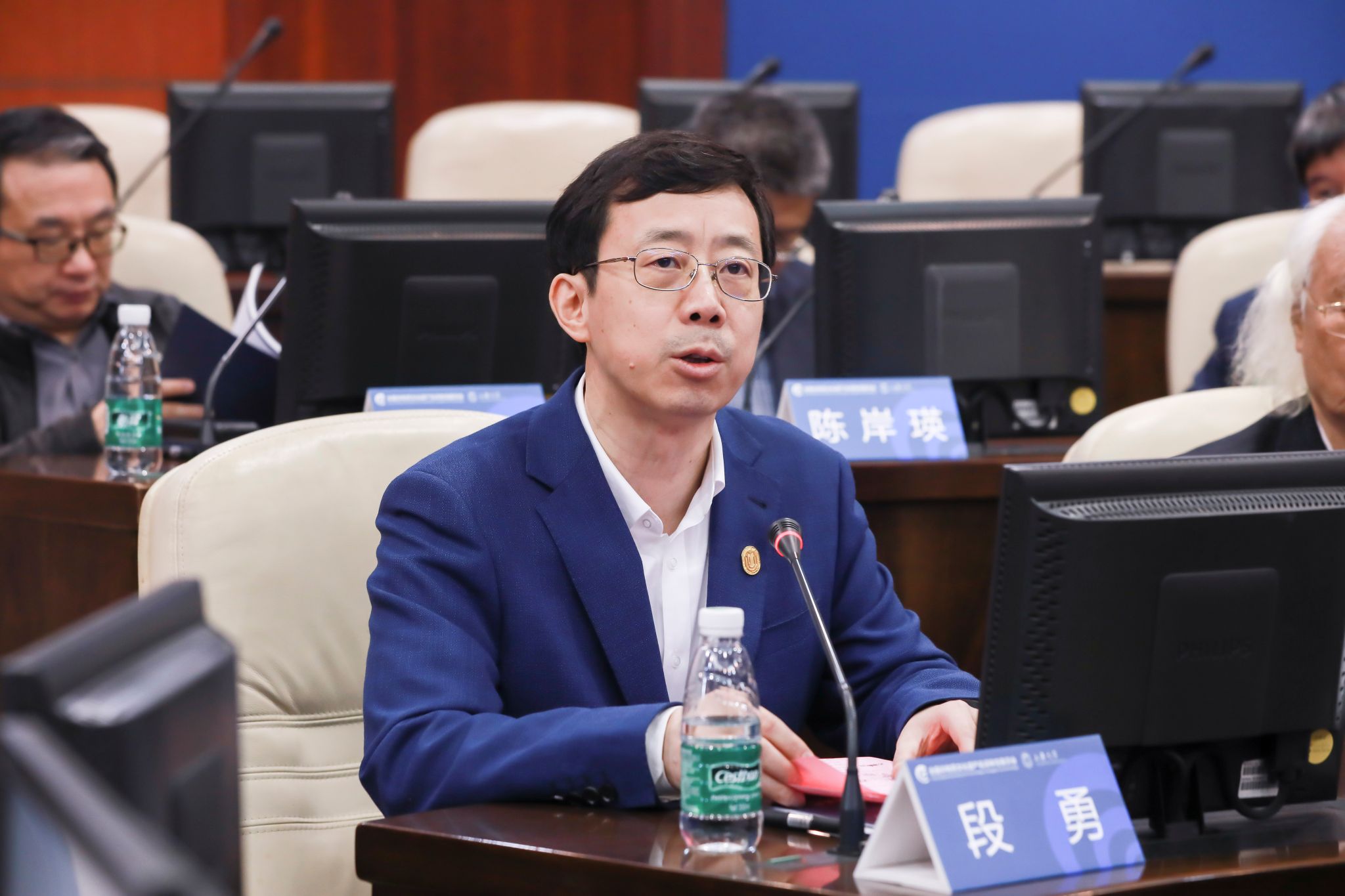 欧博app官方党委副书记、全国非遗名词委主任段勇先生主持会议.jpg 欧博app官方党委副书记、全国非遗名词委主任段勇先生主持会议.jpg